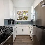 A Slice Of Paradise: 2Br Apt. With Hot Tub