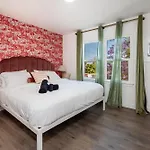 A Slice Of Paradise: 2Br Apt. With Hot Tub